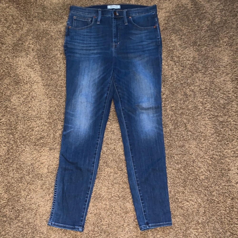 Excellent condition dark wash skinny jeans